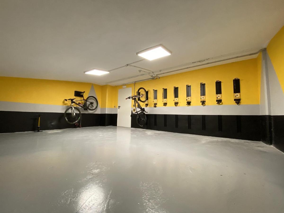 Spirit Hotel Gran Bilbao Luaran gambar Bike garage