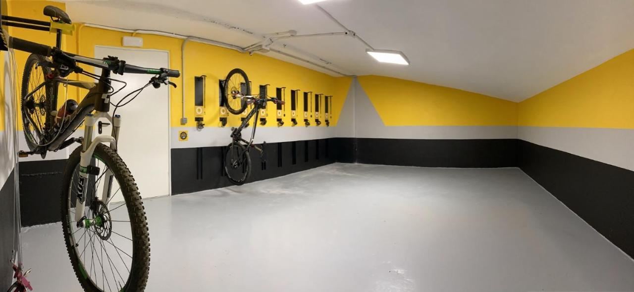 Spirit Hotel Gran Bilbao Luaran gambar Bike garage