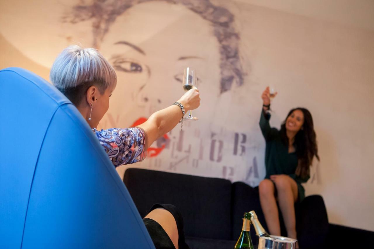 Spirit Hotel Gran Bilbao Luaran gambar The art of the artist